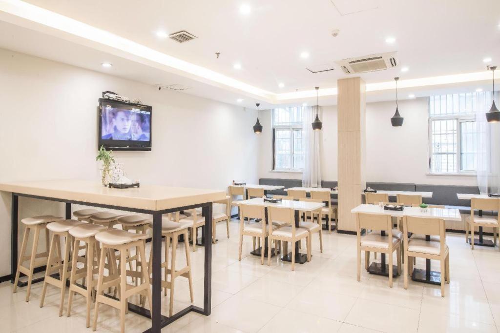 Hanting Express Changsha Middle Of Furong Road Xiangchun Road Екстериор снимка